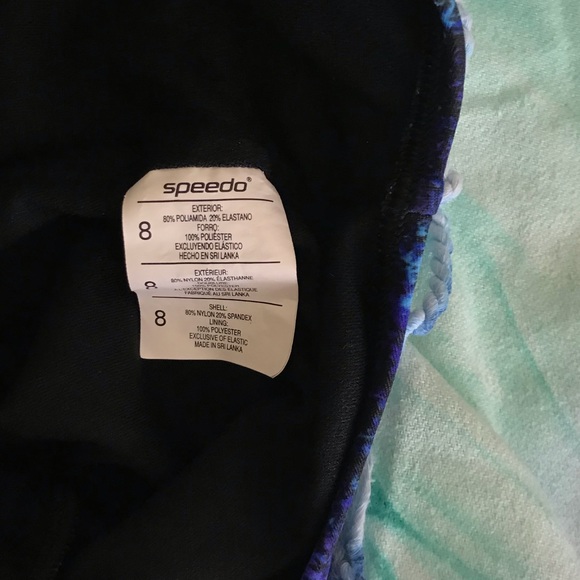 Flattering Speedo One Piece - Picture 6 of 6